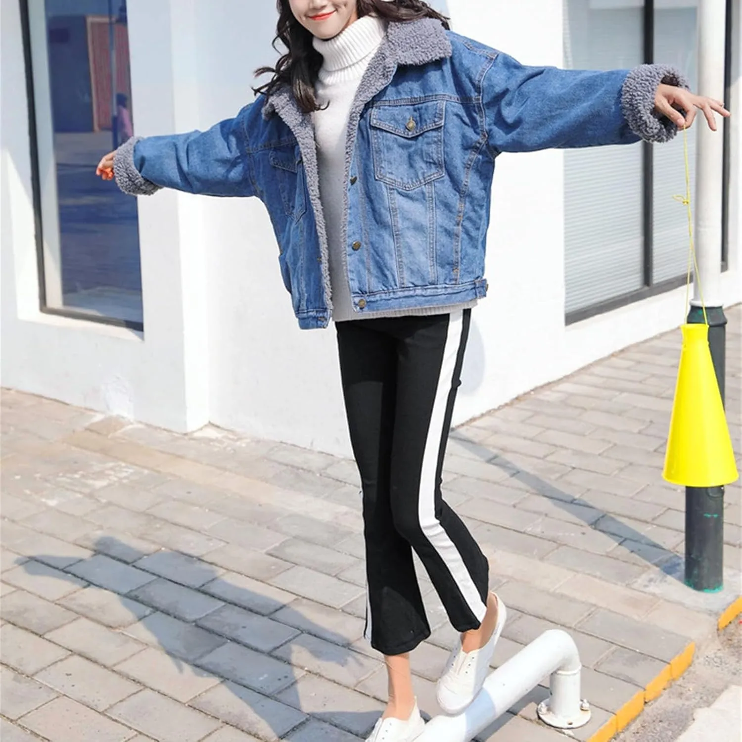 Sherpa Lined Denim Jacket Women Oversized Jean Winter Coats Faux Fur Lapel Button Down Denim Coat Warm Trucker Jacket