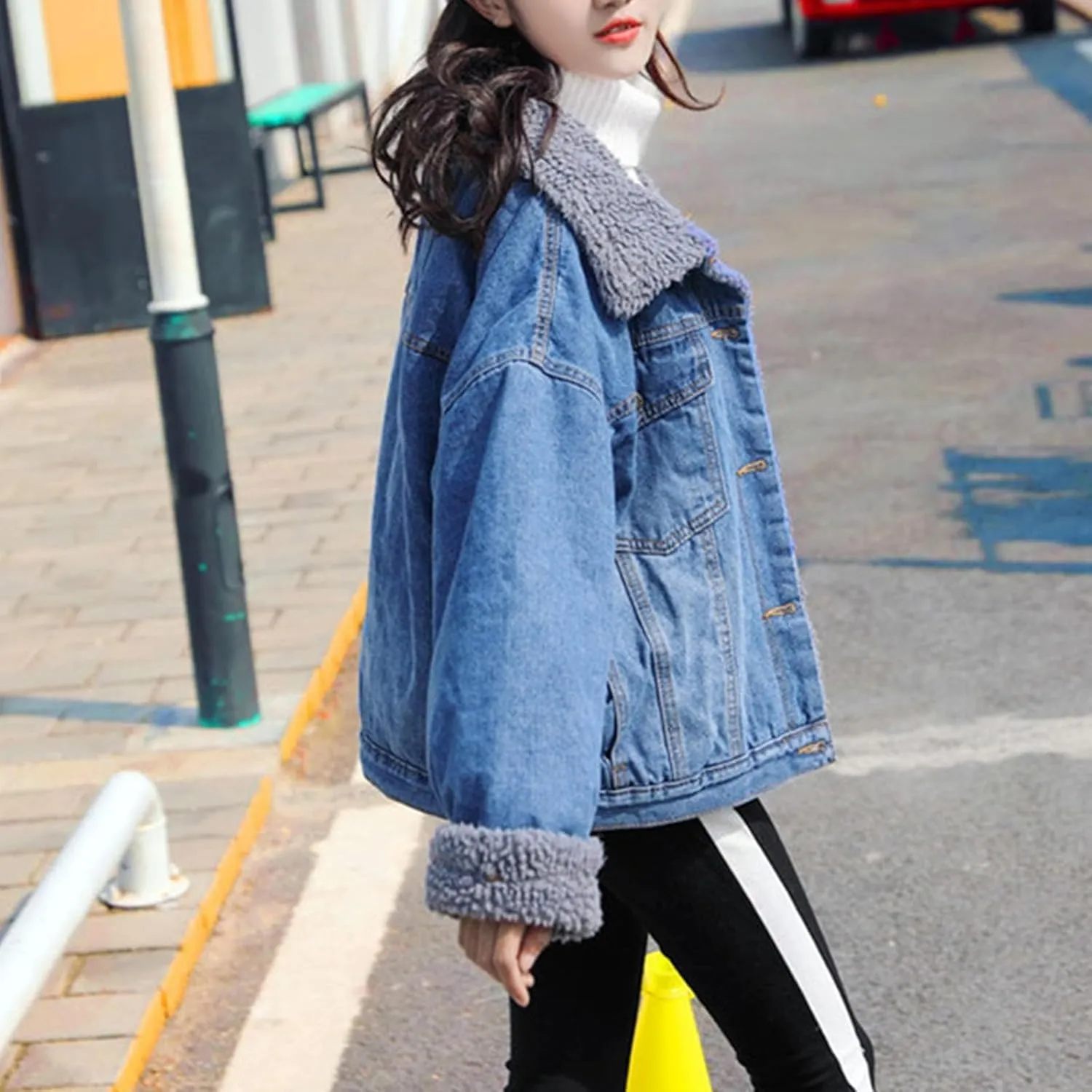 Sherpa Lined Denim Jacket Women Oversized Jean Winter Coats Faux Fur Lapel Button Down Denim Coat Warm Trucker Jacket